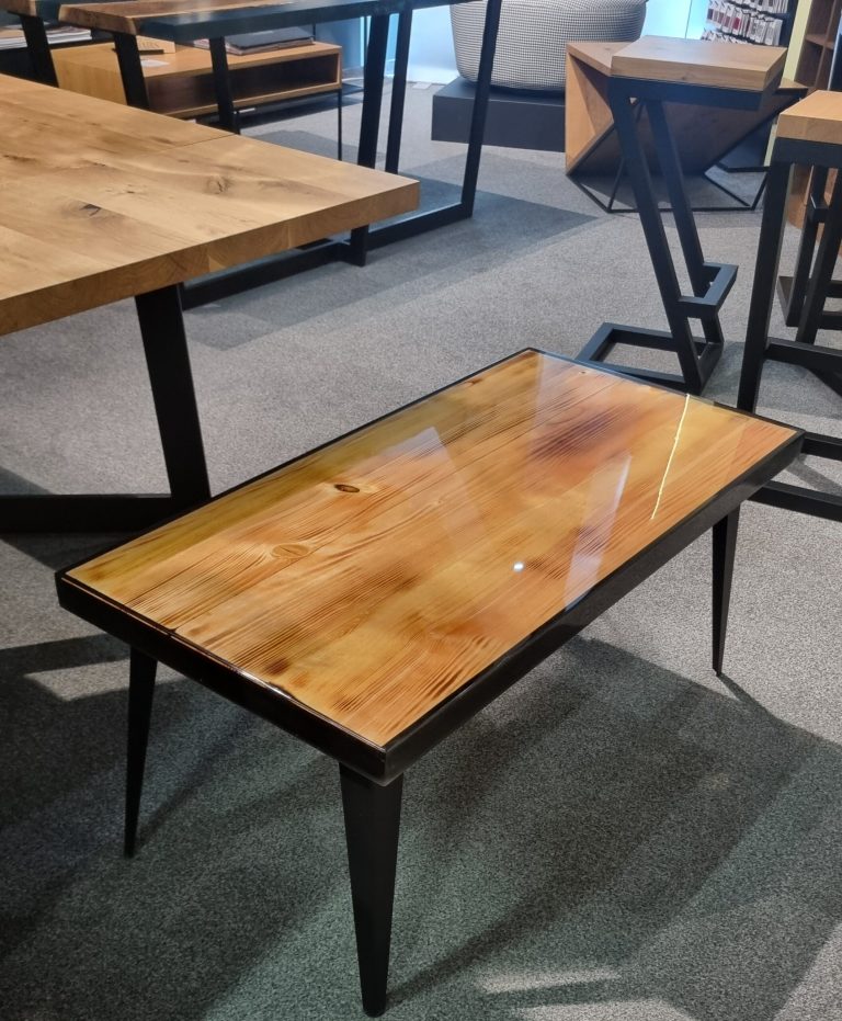 Stół drewniany z drewna litego