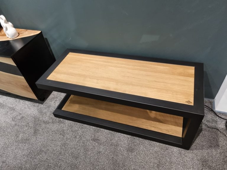 O nas 2 Stolik z drewna