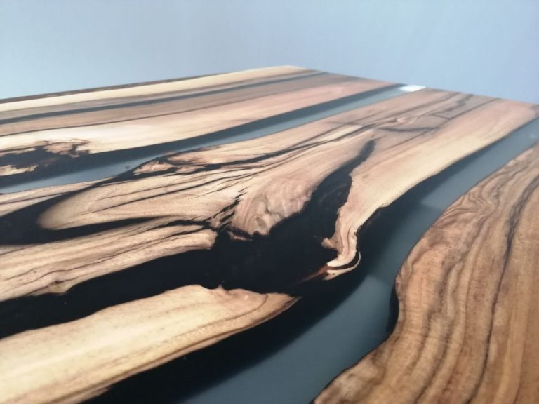 O nas 3 Stół z żywicą