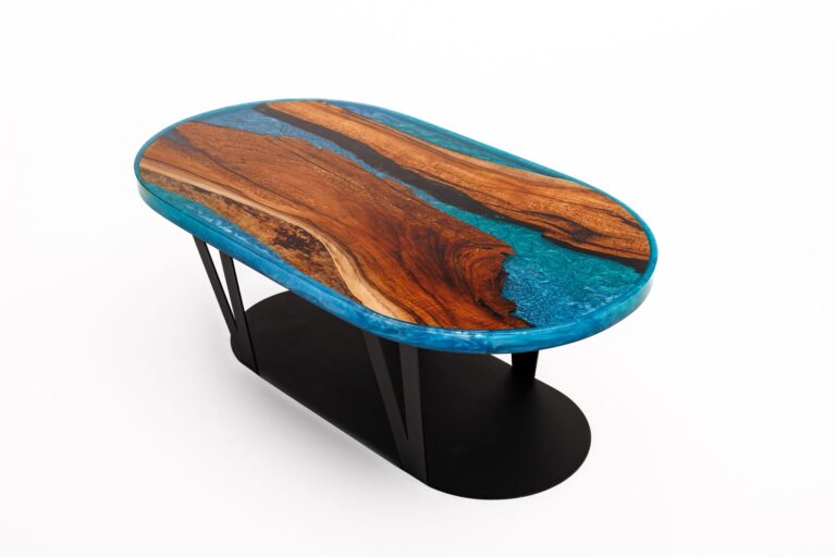 Stół z niebieską żywicą „Havasu”