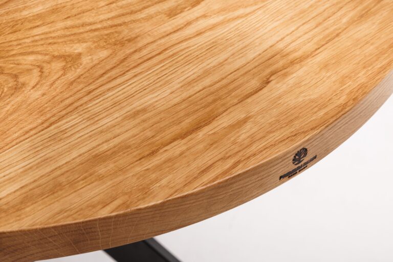 Jak dbać o stół z litego drewna