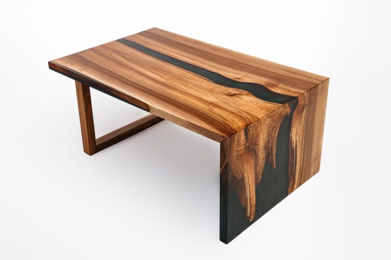 Stół z zieloną perłową żywicą „Viridian”