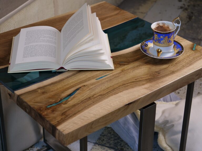 jak zrobić stół z drewna i żywicy epoksydowej